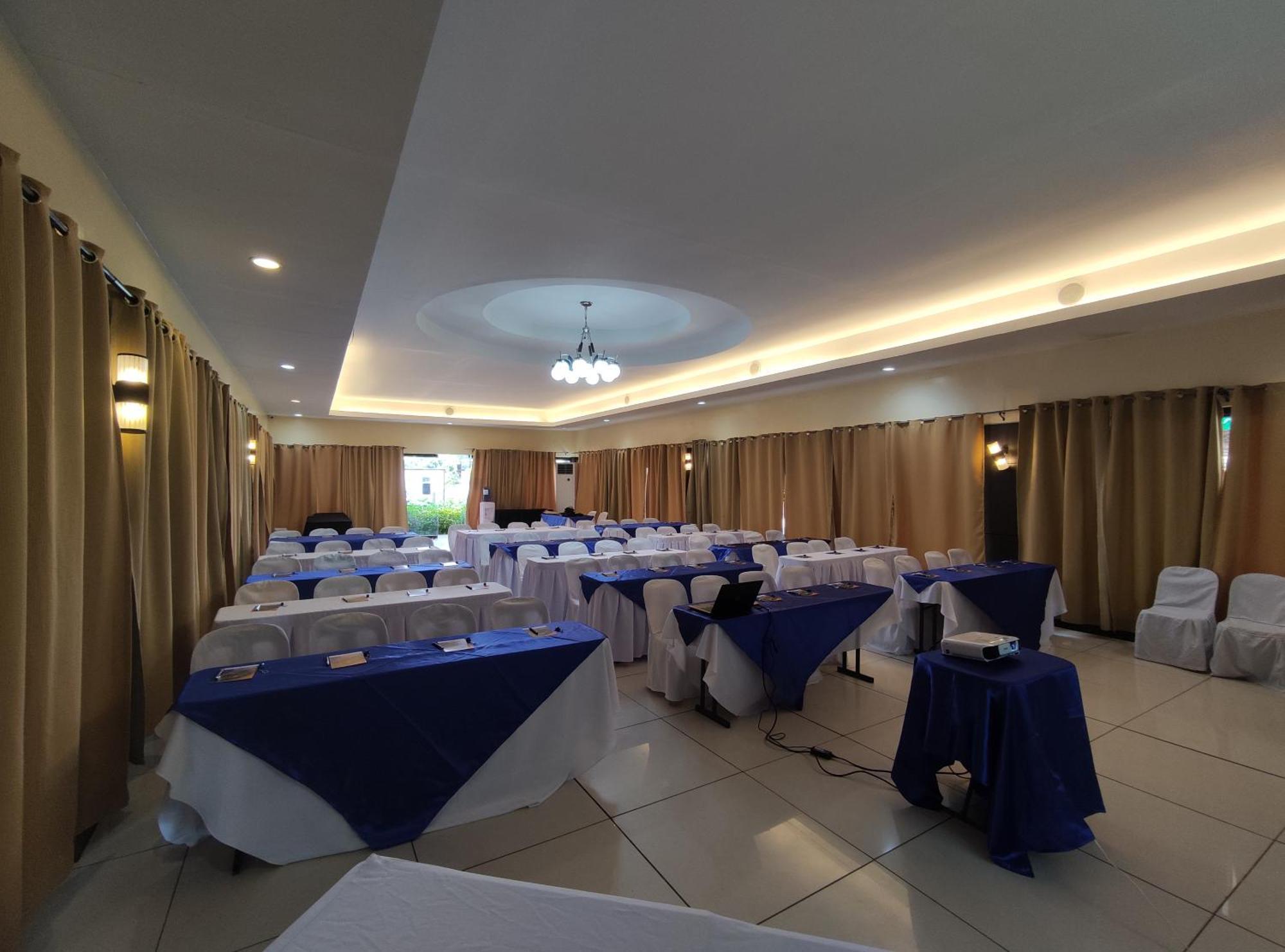 Klir Waterpark Resort And Hotels Guiguinto Exterior foto